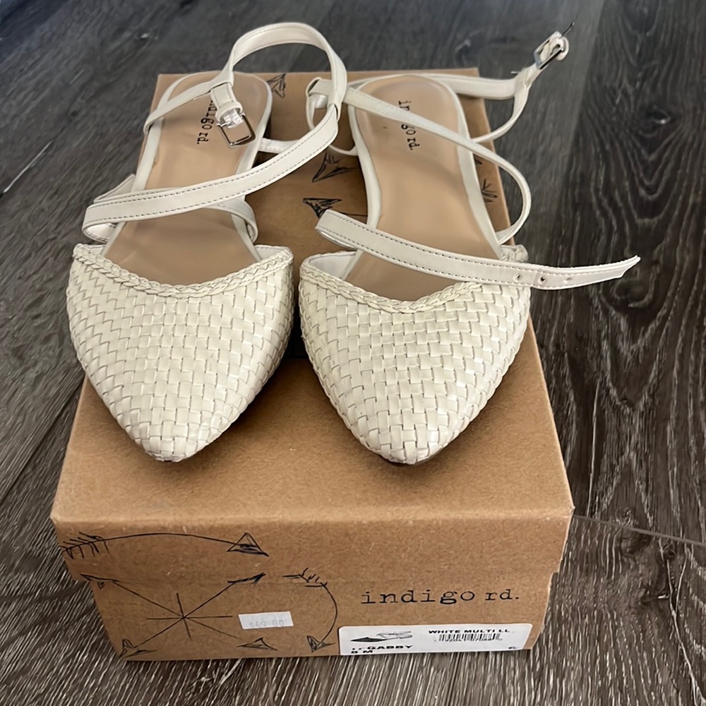 Indigo Rd. Women’s dressy criss cross flats, size 8